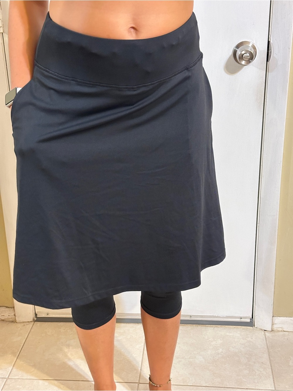 Anivivo Black Modest Athletic Skirt. Medium